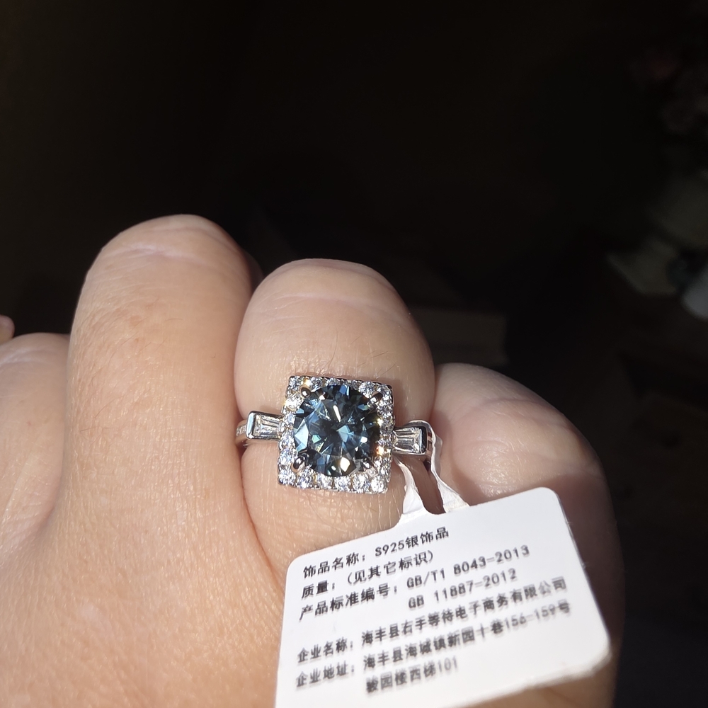 Elegant Silver and Blue Stone Ring - Picture 5 of 5